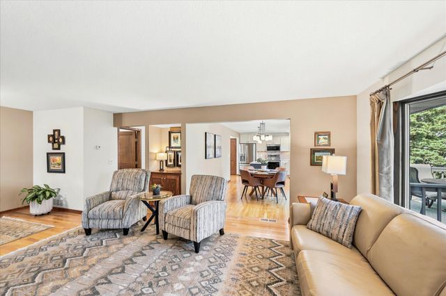 974 Kohlman Lane, Maplewood, MN 55109