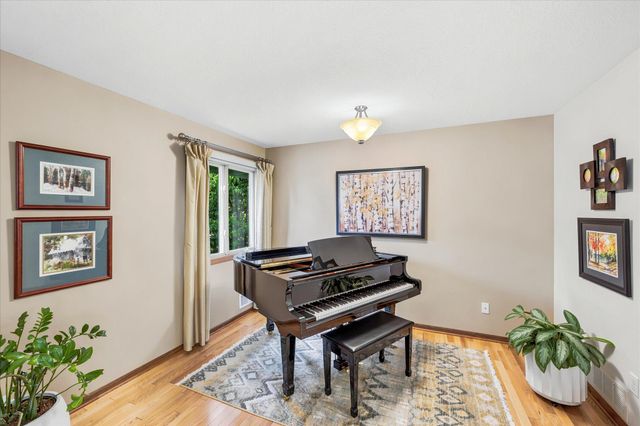 974 Kohlman Lane, Maplewood, MN 55109