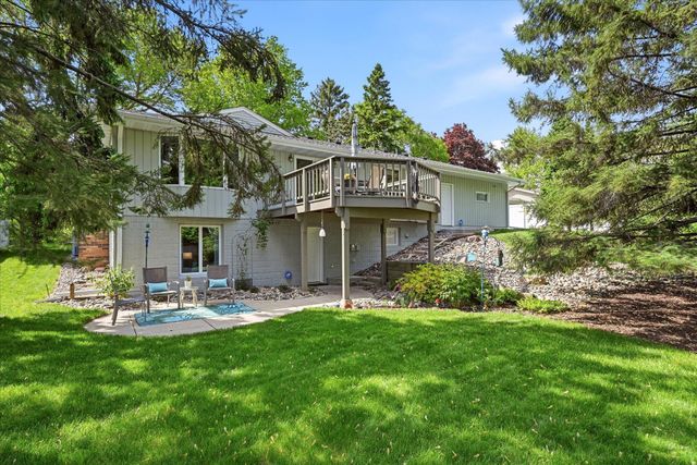 974 Kohlman Lane, Maplewood, MN 55109