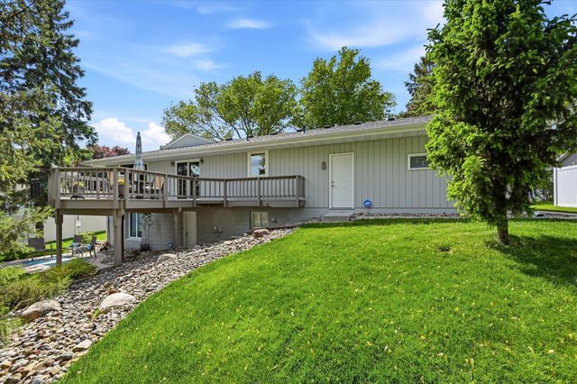 974 Kohlman Lane, Maplewood, MN 55109