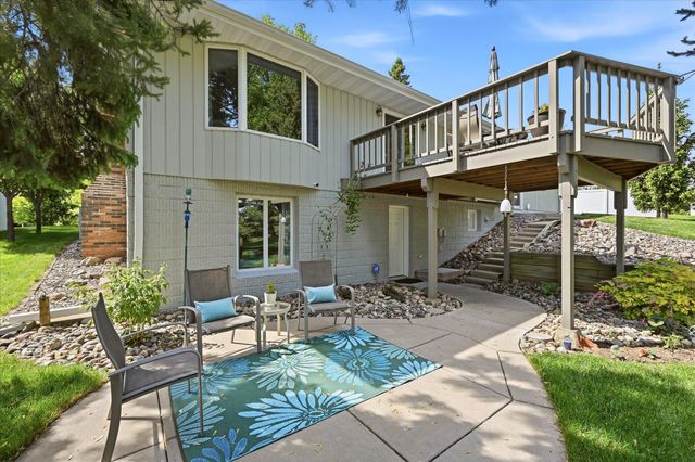 974 Kohlman Lane, Maplewood, MN 55109