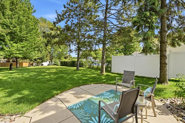 974 Kohlman Lane, Maplewood, MN 55109