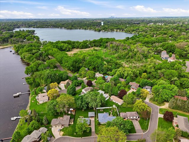 974 Kohlman Lane, Maplewood, MN 55109