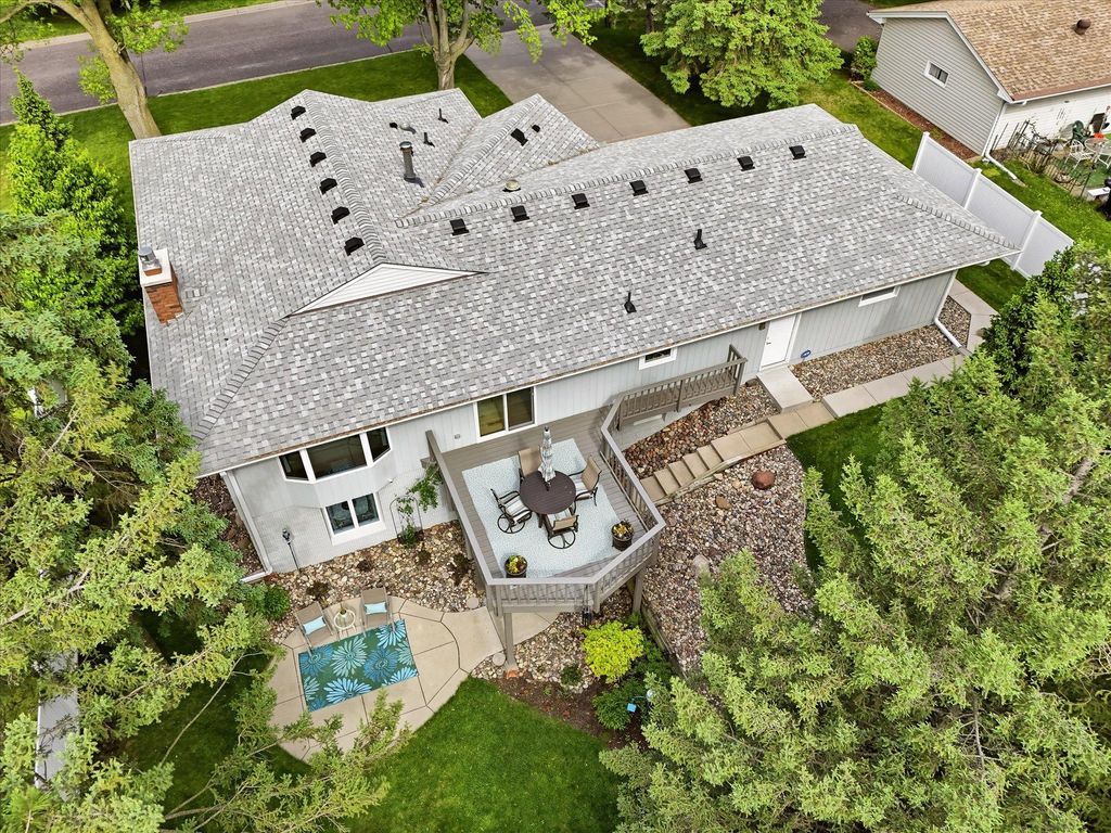 974 Kohlman Lane, Maplewood, MN 55109