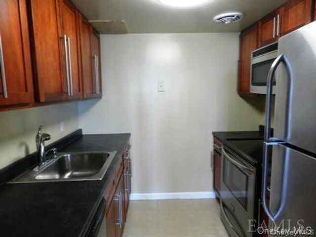 304 Chateau Rive Street 304, Peekskill, NY 10566