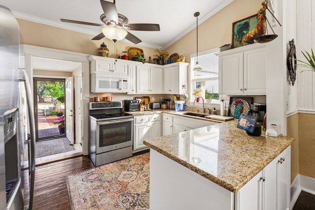 4515 Stapper Rd, Saint Hedwig, TX 78152