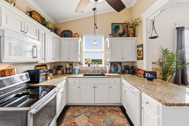 4515 Stapper Rd, Saint Hedwig, TX 78152
