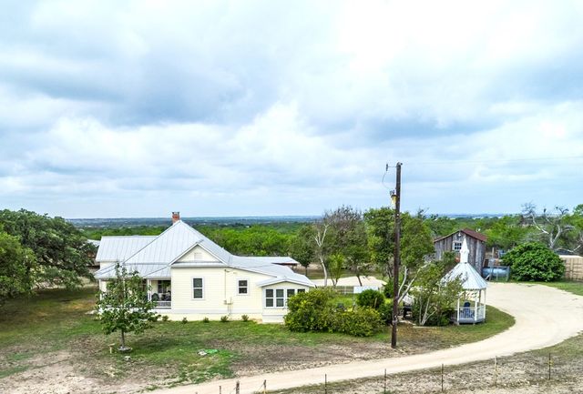 4515 Stapper Rd, Saint Hedwig, TX 78152