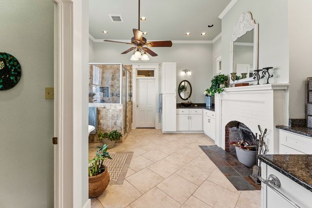 4515 Stapper Rd, Saint Hedwig, TX 78152