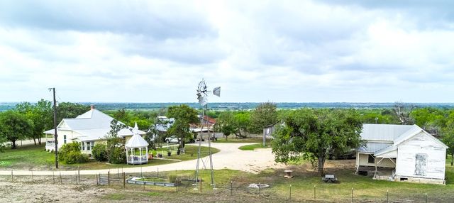 4515 Stapper Rd, Saint Hedwig, TX 78152