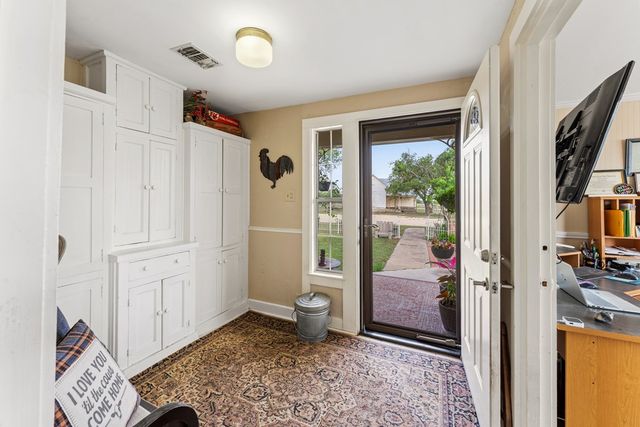 4515 Stapper Rd, Saint Hedwig, TX 78152