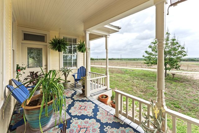 4515 Stapper Rd, Saint Hedwig, TX 78152