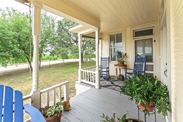 4515 Stapper Rd, Saint Hedwig, TX 78152