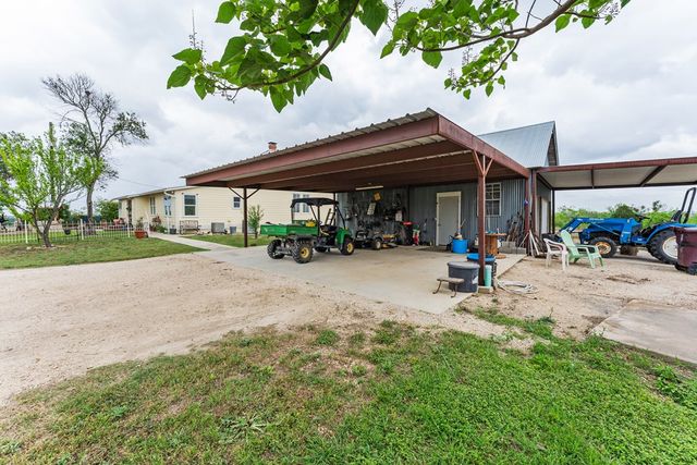 4515 Stapper Rd, Saint Hedwig, TX 78152