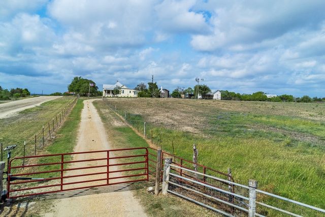 4515 Stapper Rd, Saint Hedwig, TX 78152