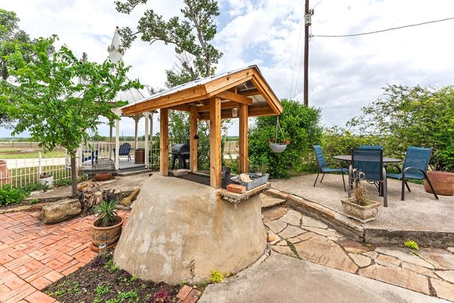 4515 Stapper Rd, Saint Hedwig, TX 78152