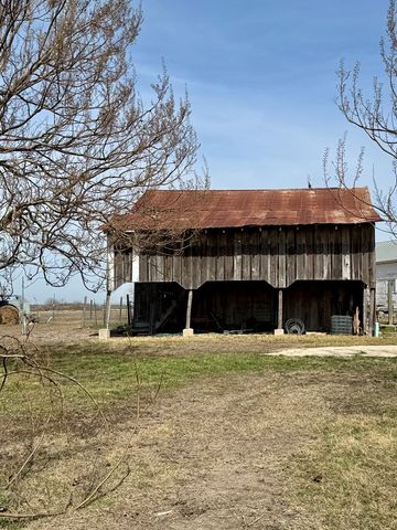 4515 Stapper Rd, Saint Hedwig, TX 78152