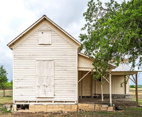4515 Stapper Rd, Saint Hedwig, TX 78152