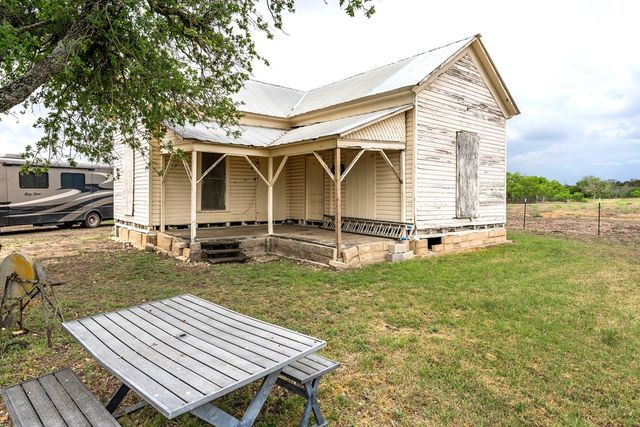 4515 Stapper Rd, Saint Hedwig, TX 78152