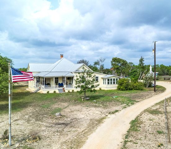 4515 Stapper Rd, Saint Hedwig, TX 78152