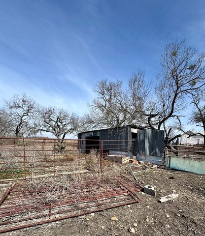4515 Stapper Rd, Saint Hedwig, TX 78152