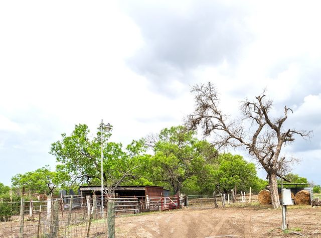 4515 Stapper Rd, Saint Hedwig, TX 78152