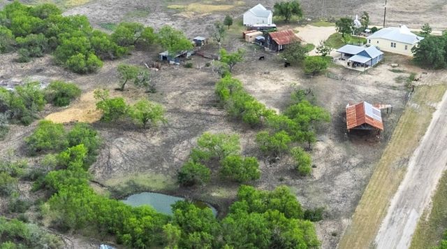 4515 Stapper Rd, Saint Hedwig, TX 78152