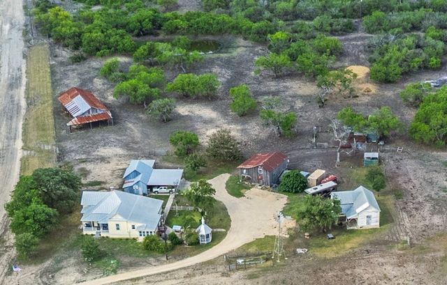 4515 Stapper Rd, Saint Hedwig, TX 78152
