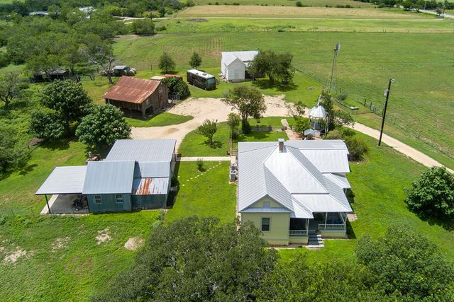 4515 Stapper Rd, Saint Hedwig, TX 78152