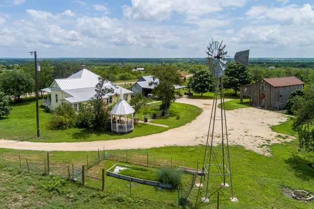 4515 Stapper Rd, Saint Hedwig, TX 78152
