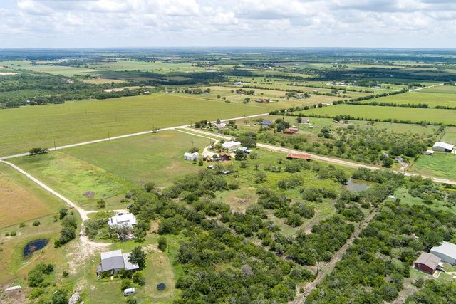 4515 Stapper Rd, Saint Hedwig, TX 78152