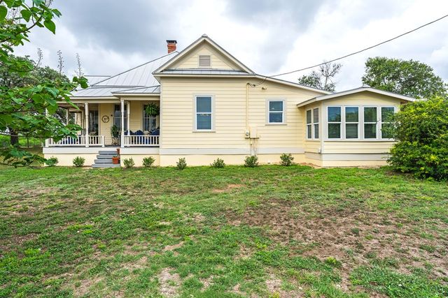 4515 Stapper Rd, Saint Hedwig, TX 78152