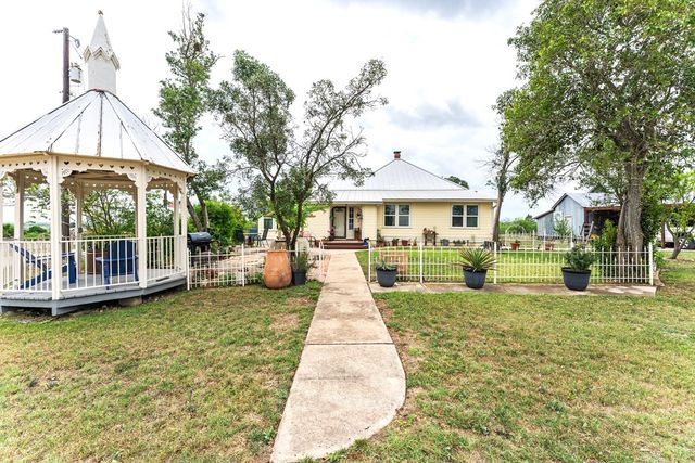 4515 Stapper Rd, Saint Hedwig, TX 78152