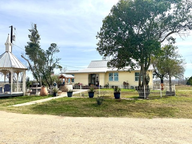 4515 Stapper Rd, Saint Hedwig, TX 78152