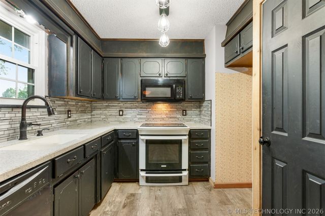 14830 Cedar Drive, Claremore, OK 74017