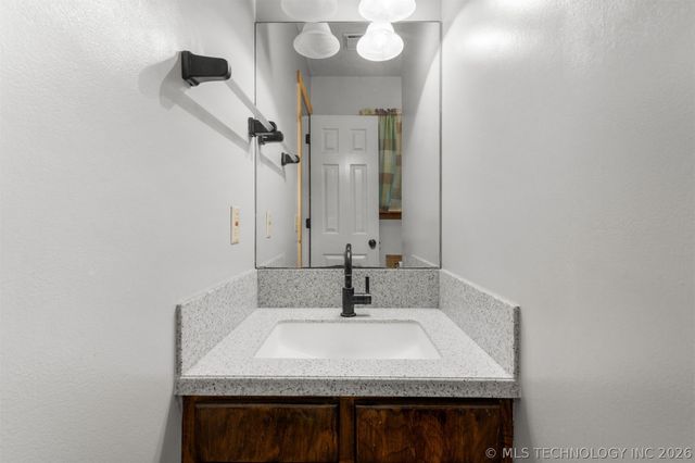 14830 Cedar Drive, Claremore, OK 74017