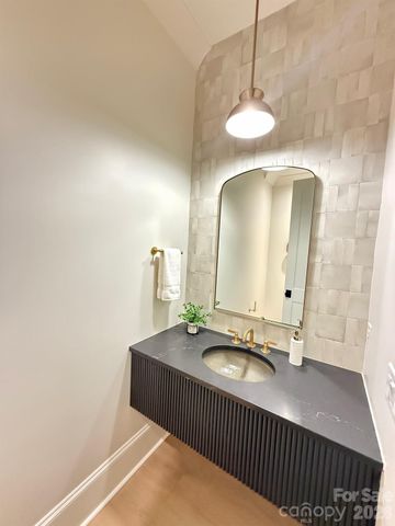 5907 Lakeview Drive 1, Charlotte, NC 28270