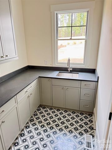 5907 Lakeview Drive 1, Charlotte, NC 28270