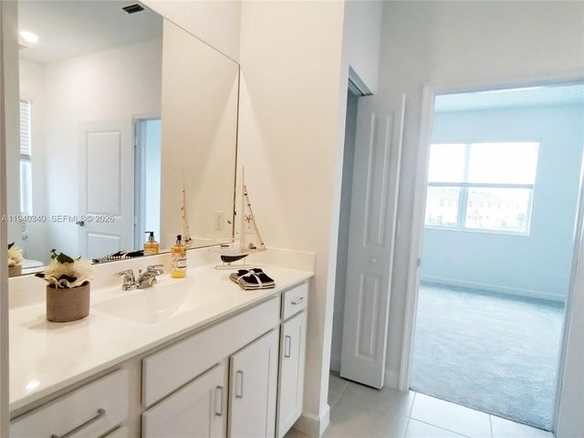 400 SE CROSSOAK LN, Port St. Lucie, FL 34984