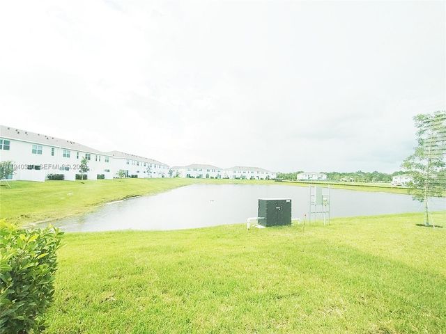 400 SE CROSSOAK LN, Port St. Lucie, FL 34984