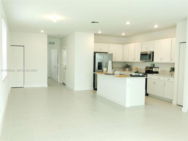 400 SE CROSSOAK LN, Port St. Lucie, FL 34984