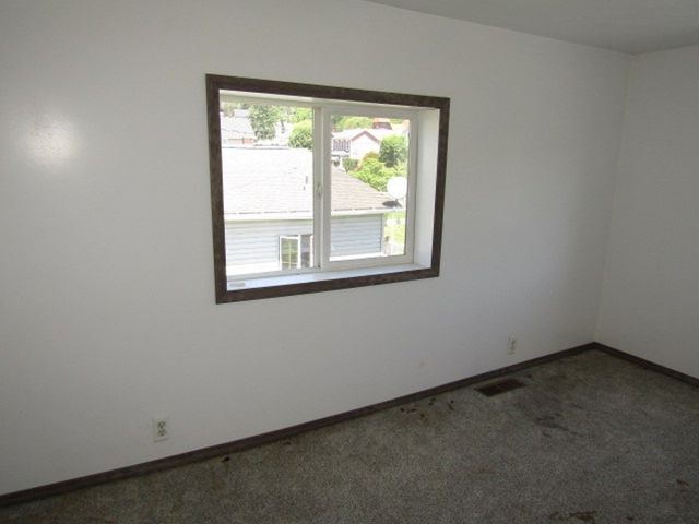 221 S 4th St, West Newton, PA 15089