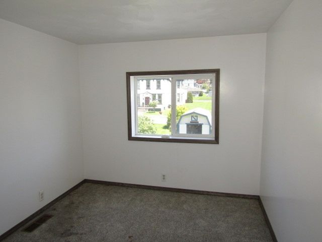 221 S 4th St, West Newton, PA 15089