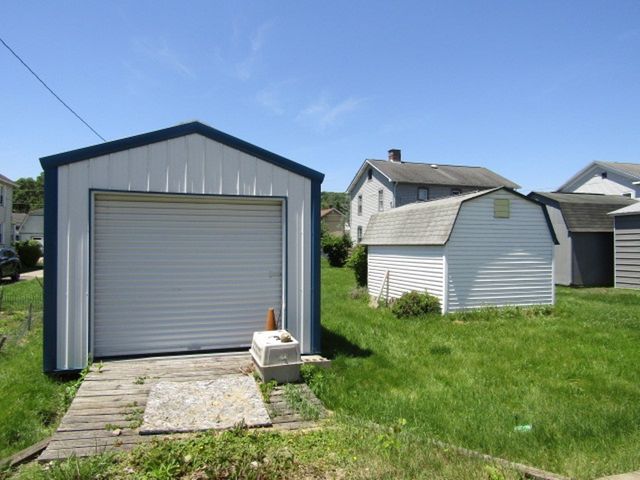 221 S 4th St, West Newton, PA 15089
