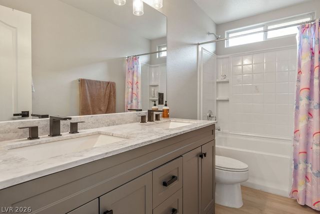 10137 Glorious Moon Court, Las Vegas, NV 89178