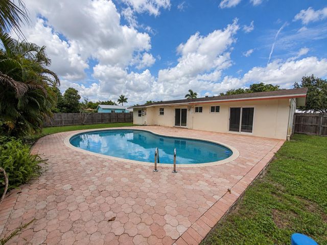 6884 NW 12TH Street, Plantation, FL 33313