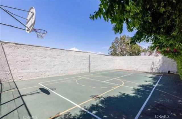 18411 Hatteras, Tarzana, CA 91356