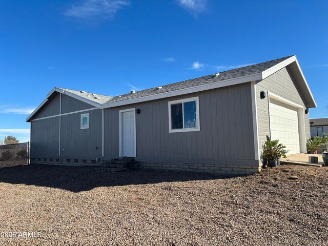 7053 S Elmer Loop, Hereford, AZ 85615