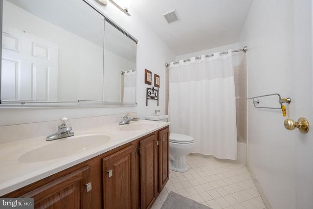 1421 RADBILL CIR, Berwyn, PA 19312