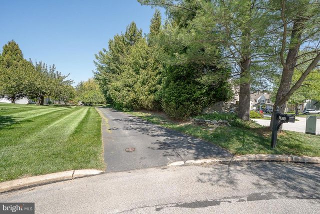 1421 RADBILL CIR, Berwyn, PA 19312